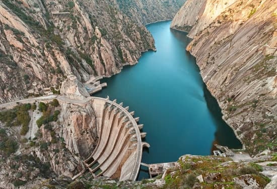Artificial Dams