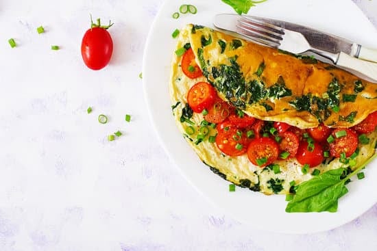Omelette with Tomatoes, Spinach and Green Onions